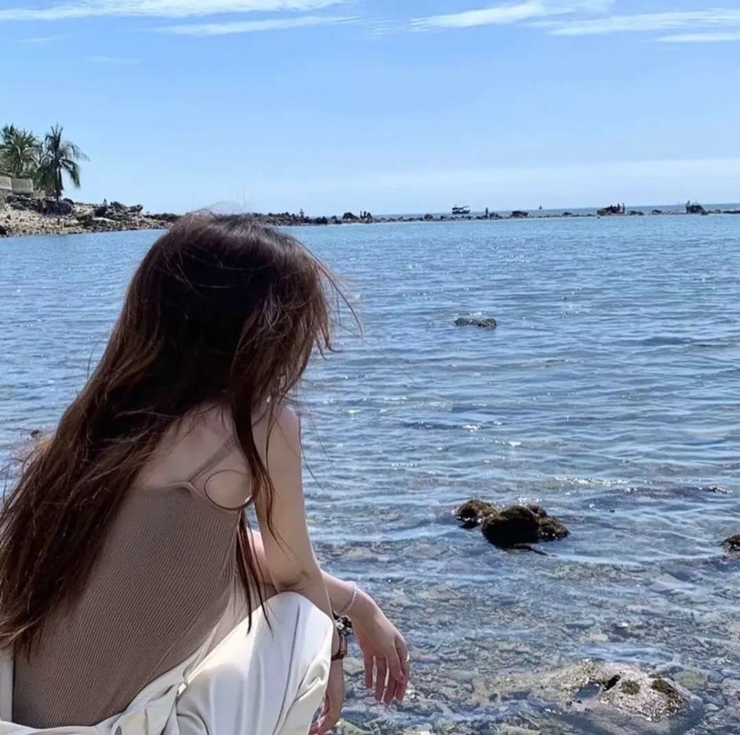 海边的白房子